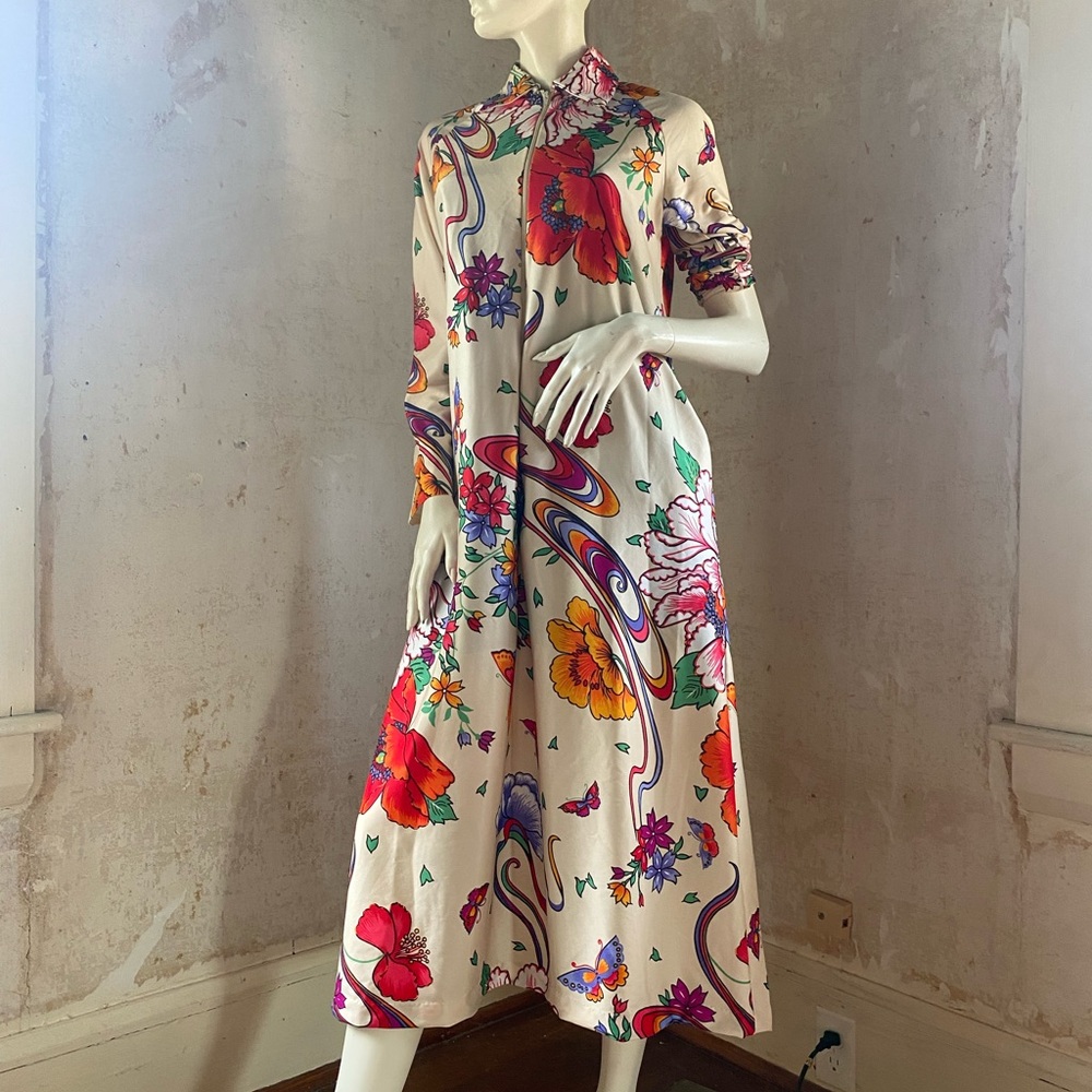 Vintage 1970s Psychedelic House Coat Robe Dress